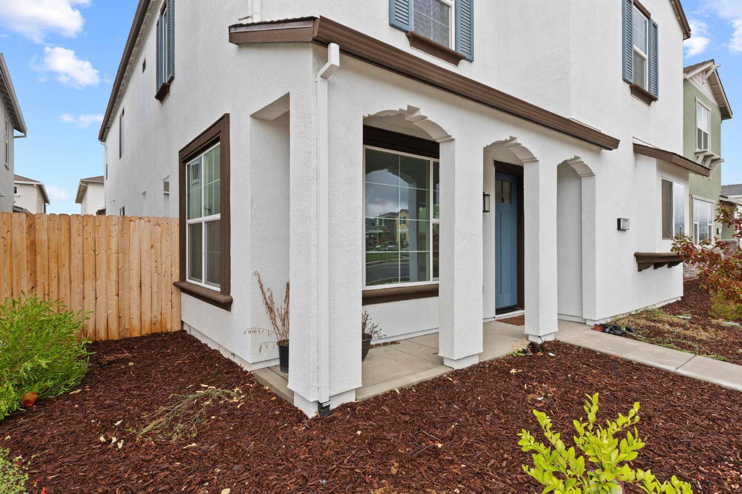 Winters, CA 95694,1077 Martin ST