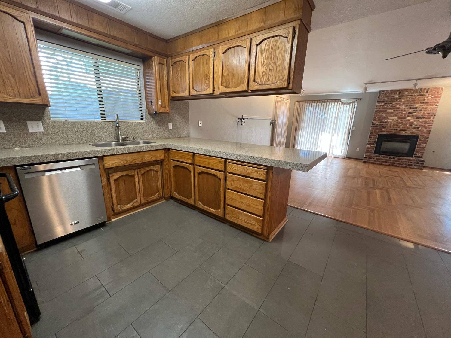 Stockton, CA 95209,3318 Estate DR