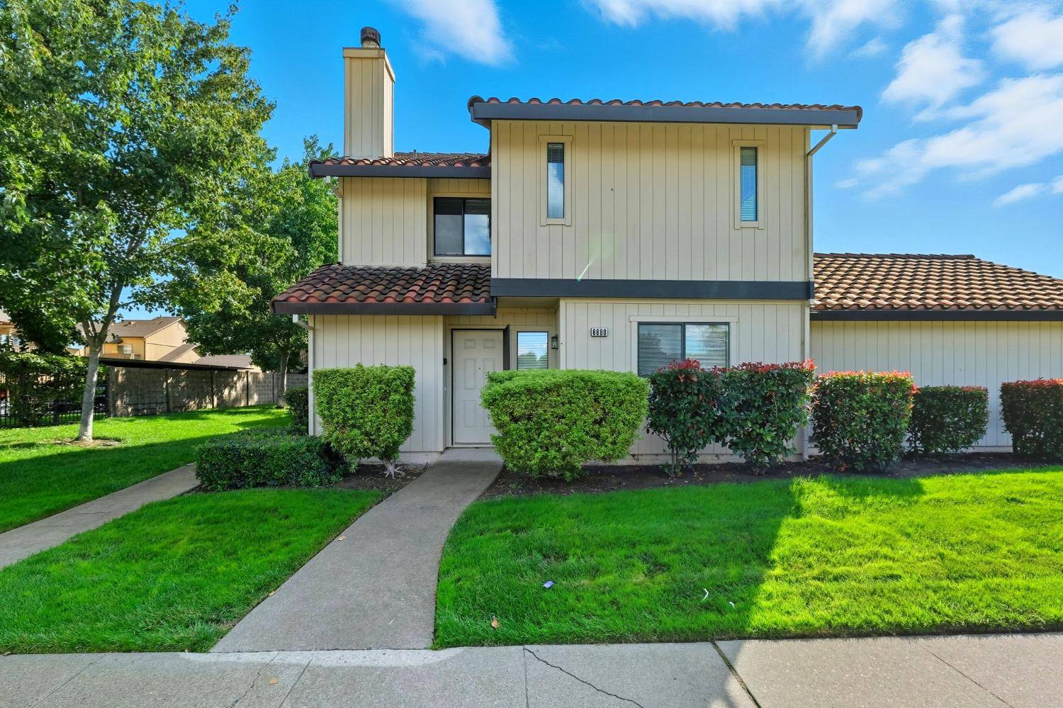 Sacramento, CA 95823,6880 Calvine RD