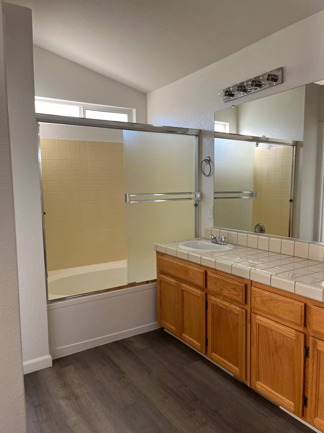 Gustine, CA 95322,1460 Portsmouth LN