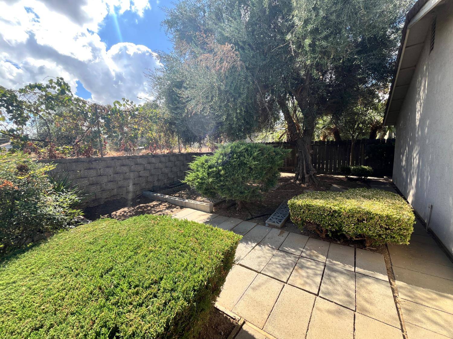 Patterson, CA 95363,312 Roxanne DR