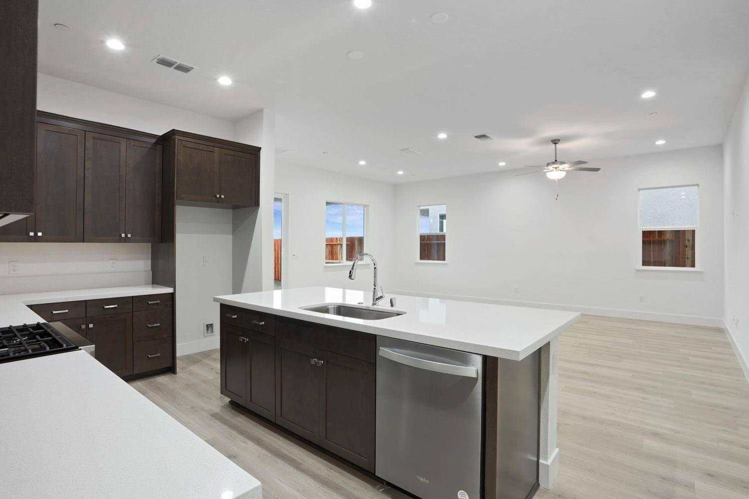 Manteca, CA 95337,2214 Paramount LN