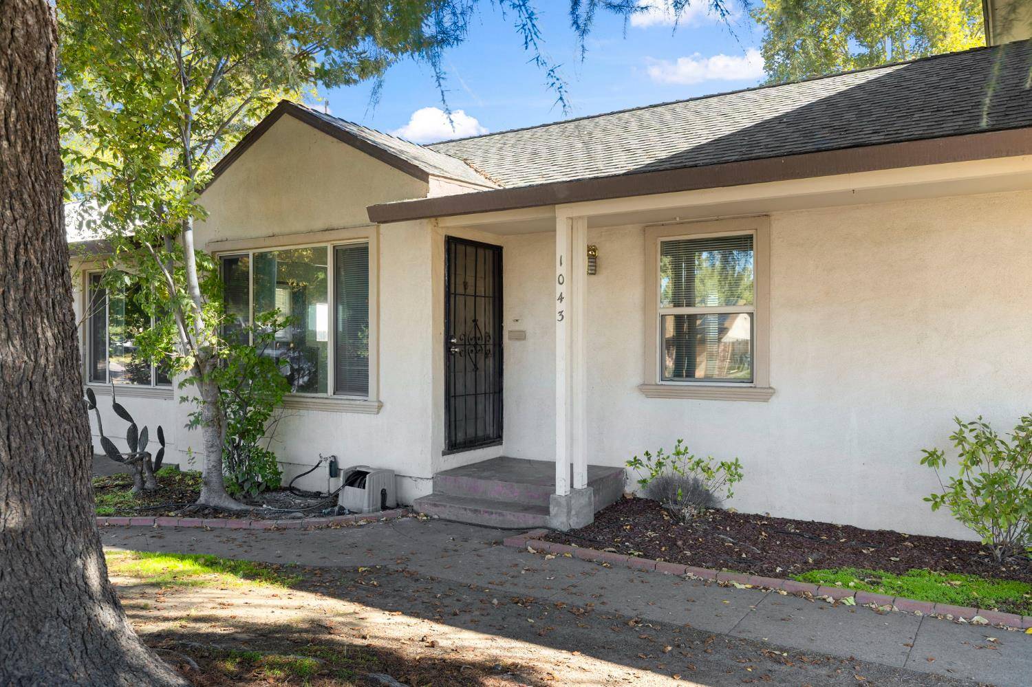 West Sacramento, CA 95691,1043 Park BLVD