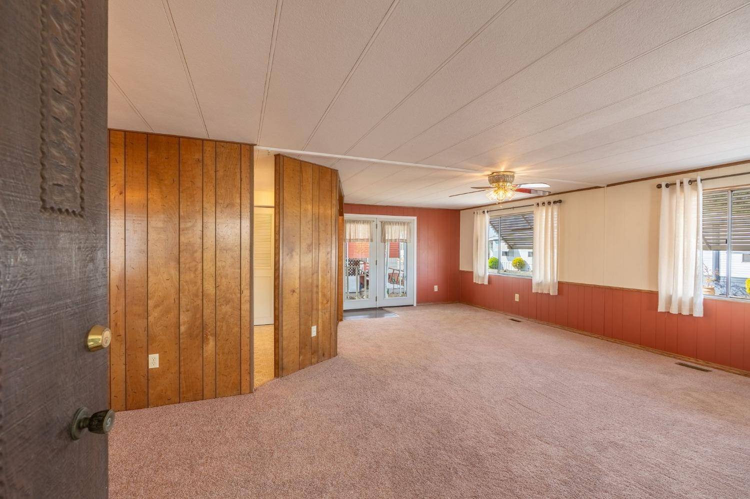 Escalon, CA 95320,2505 Jackson AVE #207