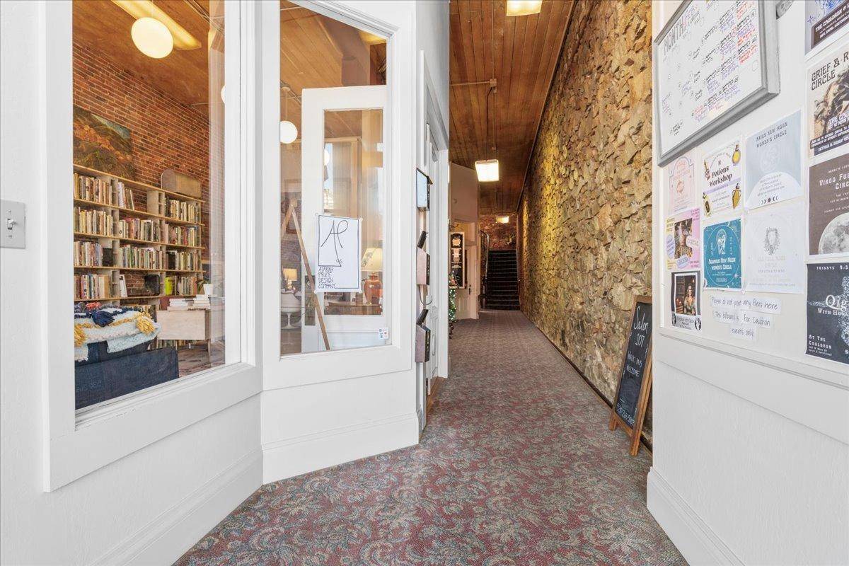 Grass Valley, CA 95945,107 W Main ST