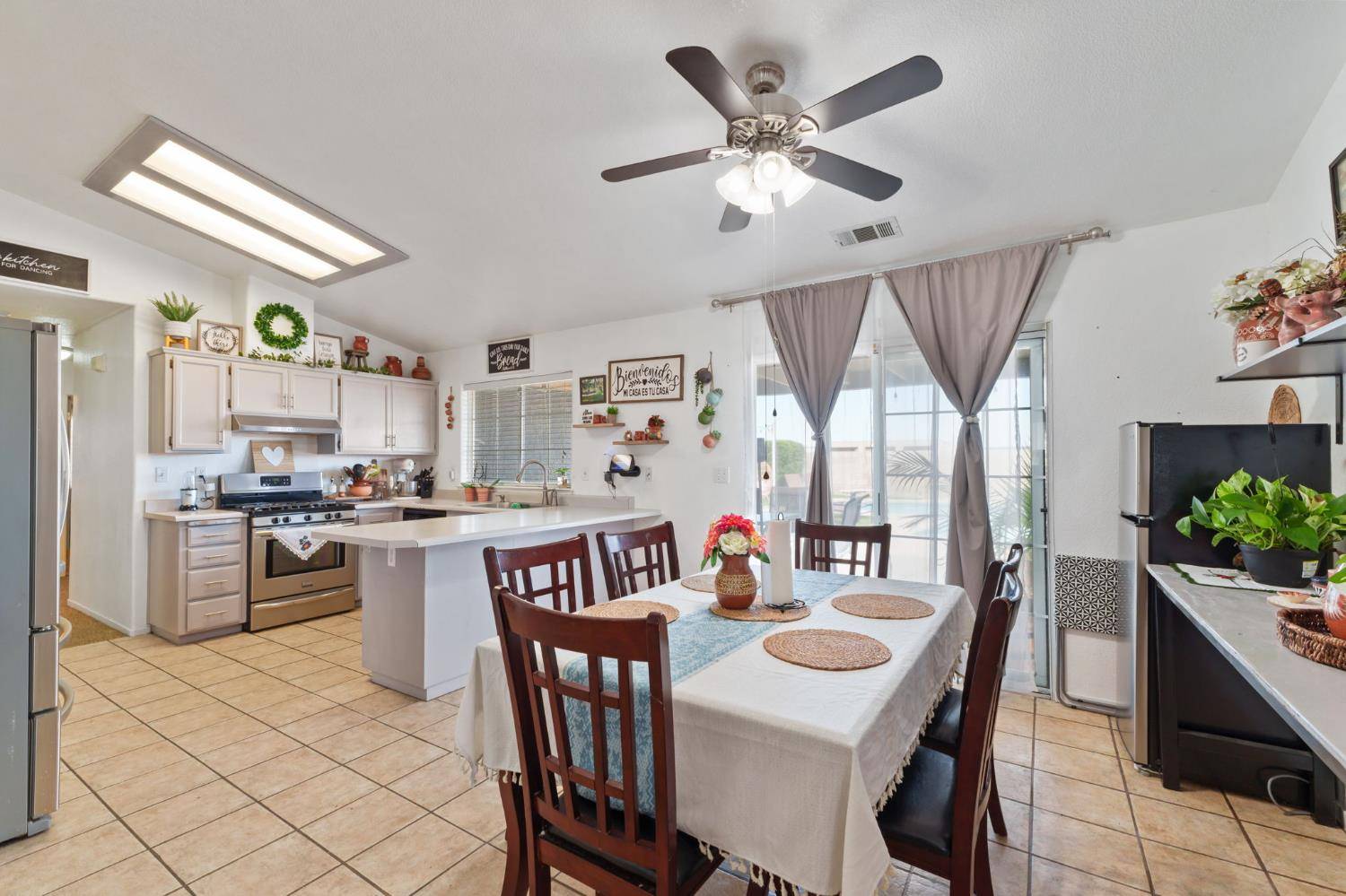 Coalinga, CA 93210,601 Saddleback ST