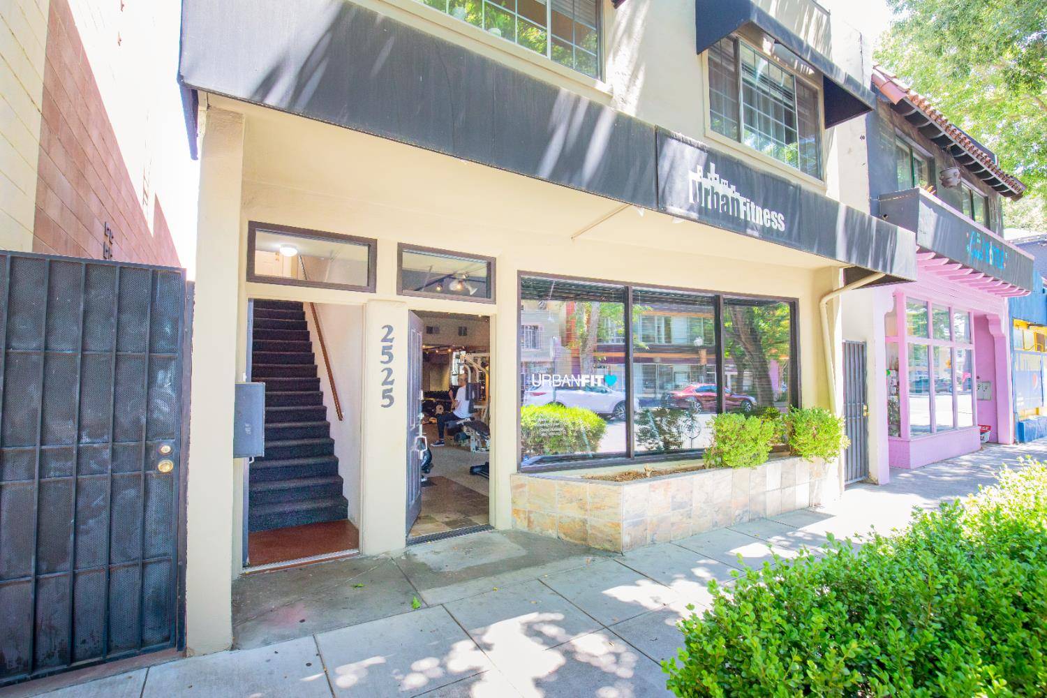 Sacramento, CA 95816,2525 J ST