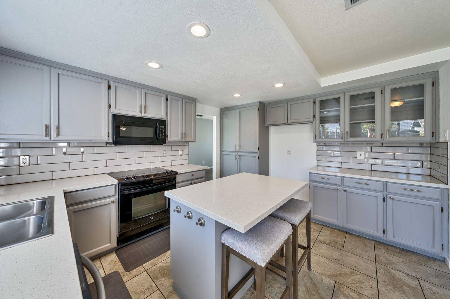 Manteca, CA 95337,1234 Mohr Cir