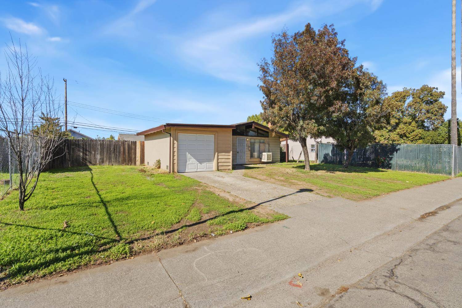Sacramento, CA 95824,6328 Sun River DR