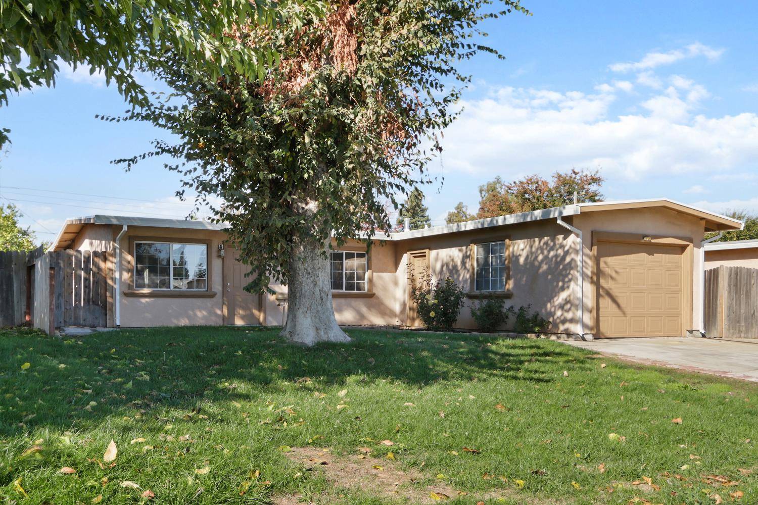 Sacramento, CA 95827,3812 Moonbeam DR