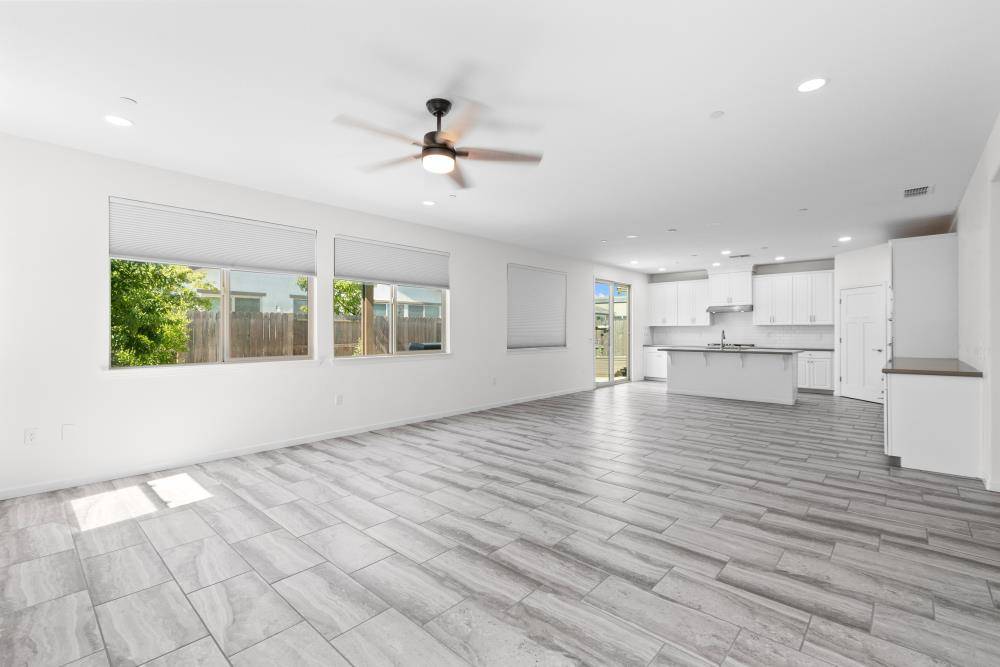 Sacramento, CA 95829,9236 Summer Holly WAY