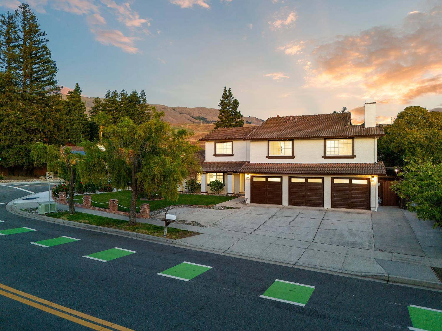 Milpitas, CA 95035,2098 N Park Victoria DR