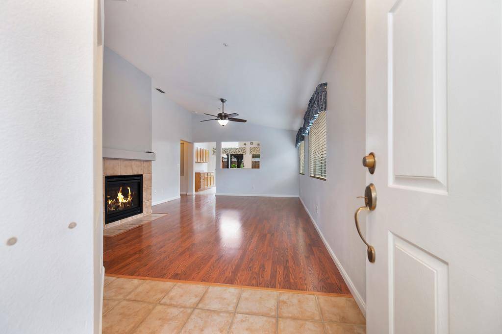 Woodland, CA 95776,985 Hunter LN