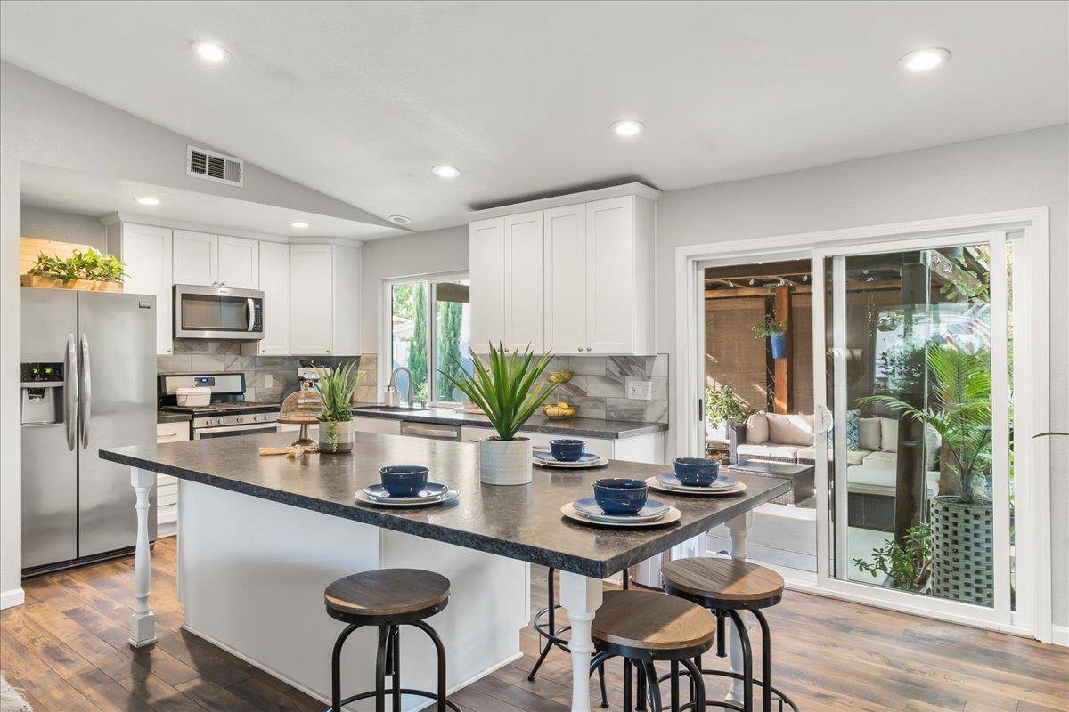 West Sacramento, CA 95691,2660 Summerfield DR