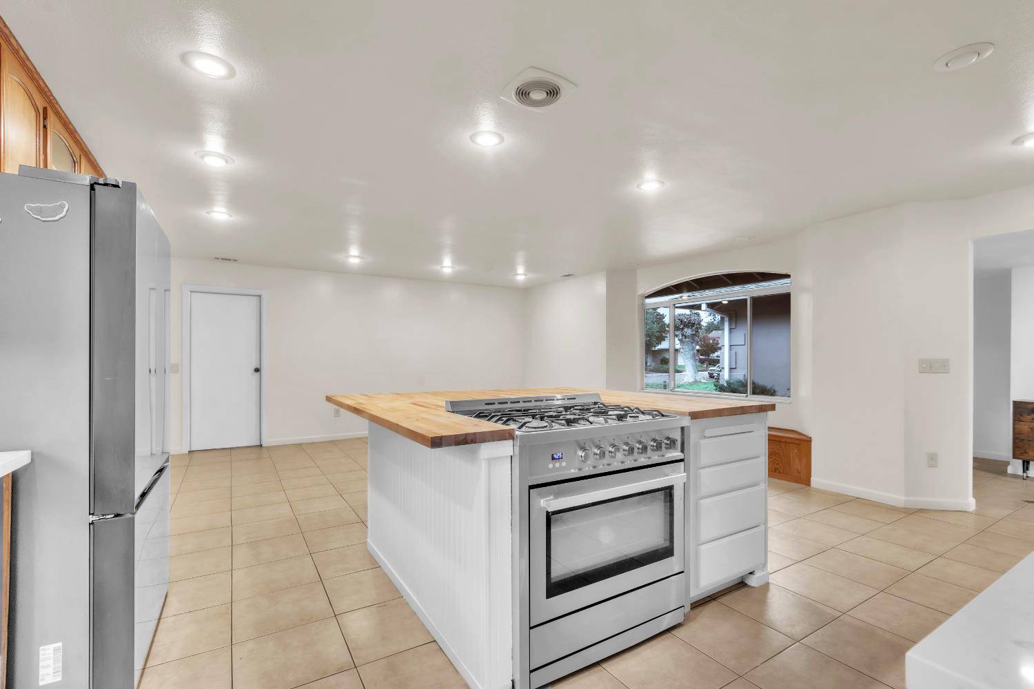 Sacramento, CA 95826,9104 Feather River WAY