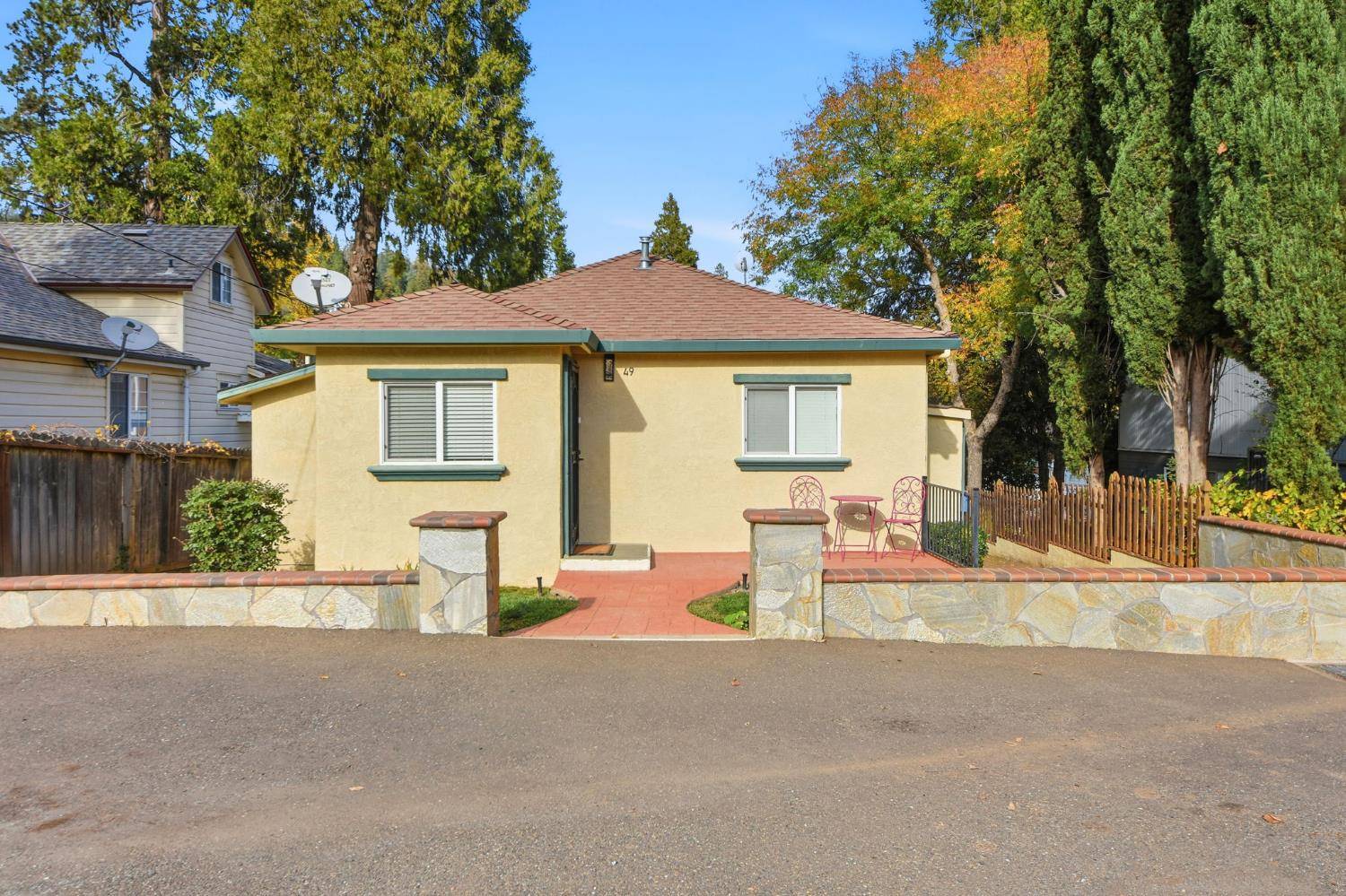 Colfax, CA 95713,49 W Oak