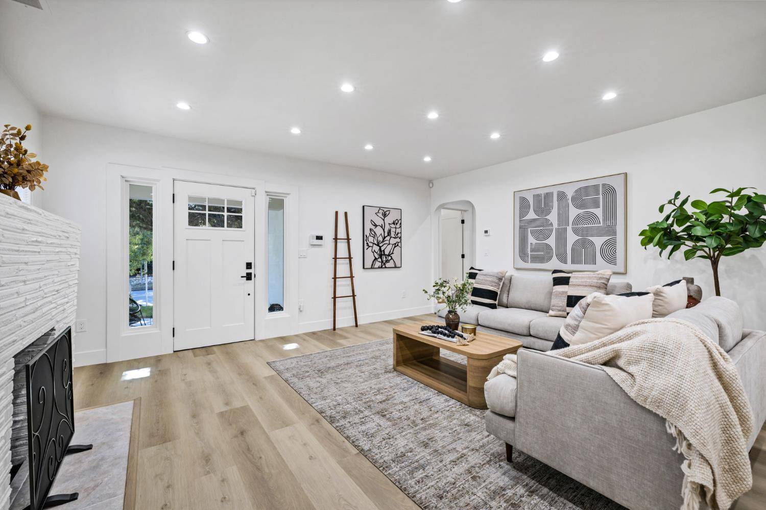 Sacramento, CA 95819,4733 T St