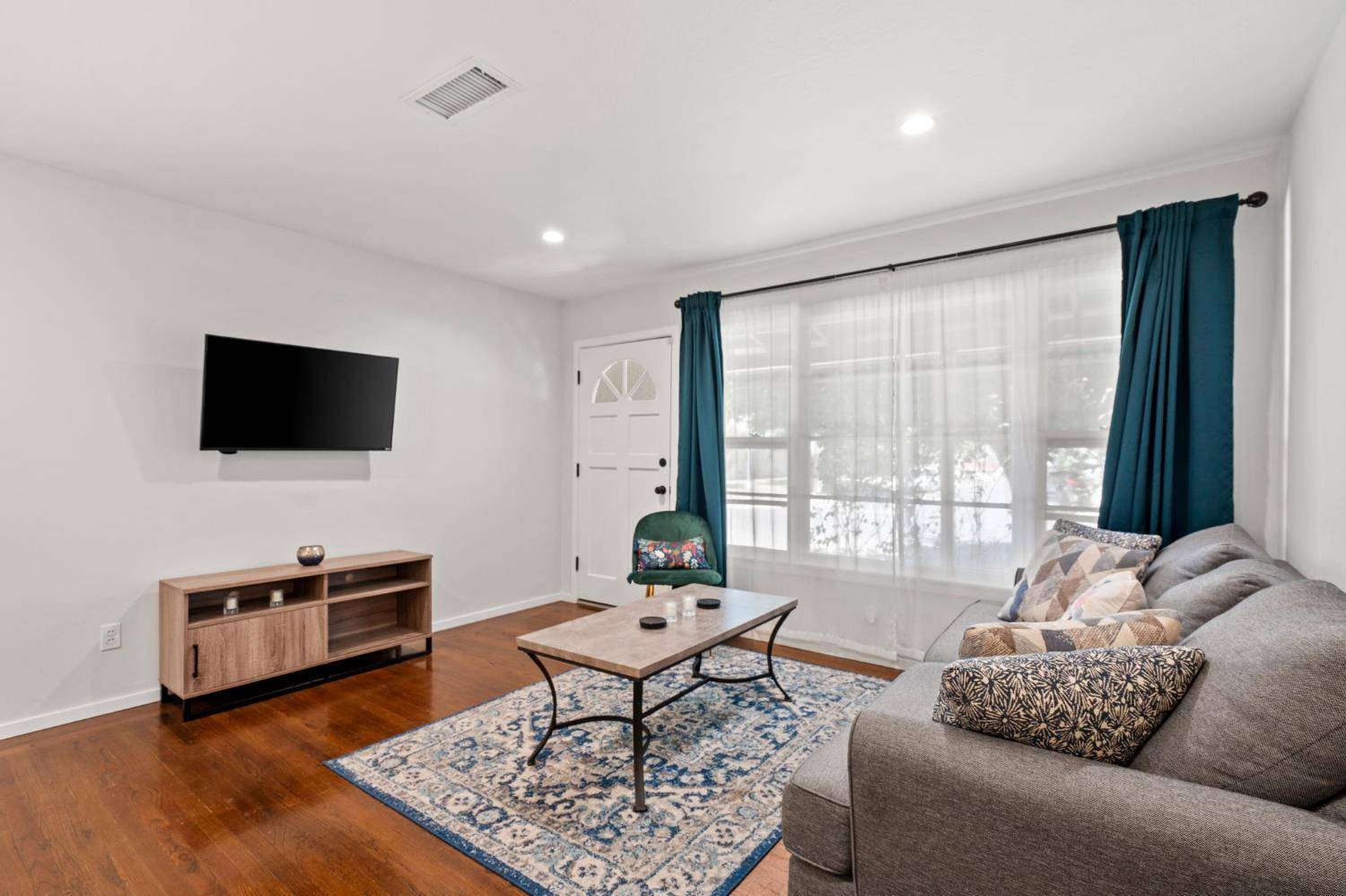 Sacramento, CA 95824,4420 37th AVE