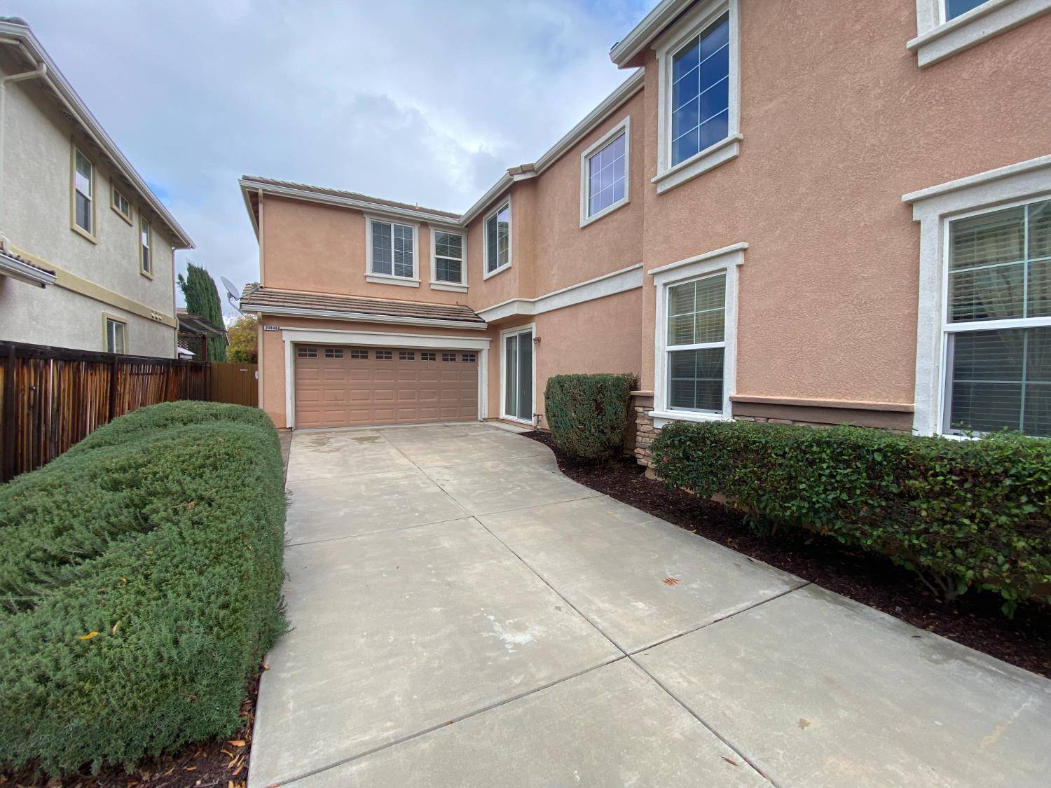 Patterson, CA 95363,20848 Shrub Oak DR