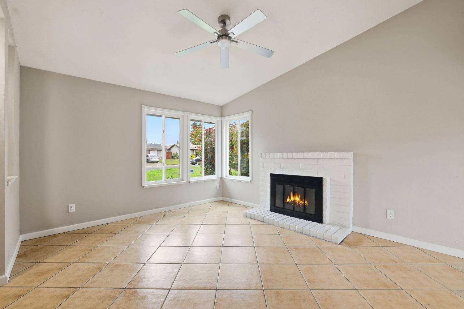 Sacramento, CA 95823,7884 White Stag WAY