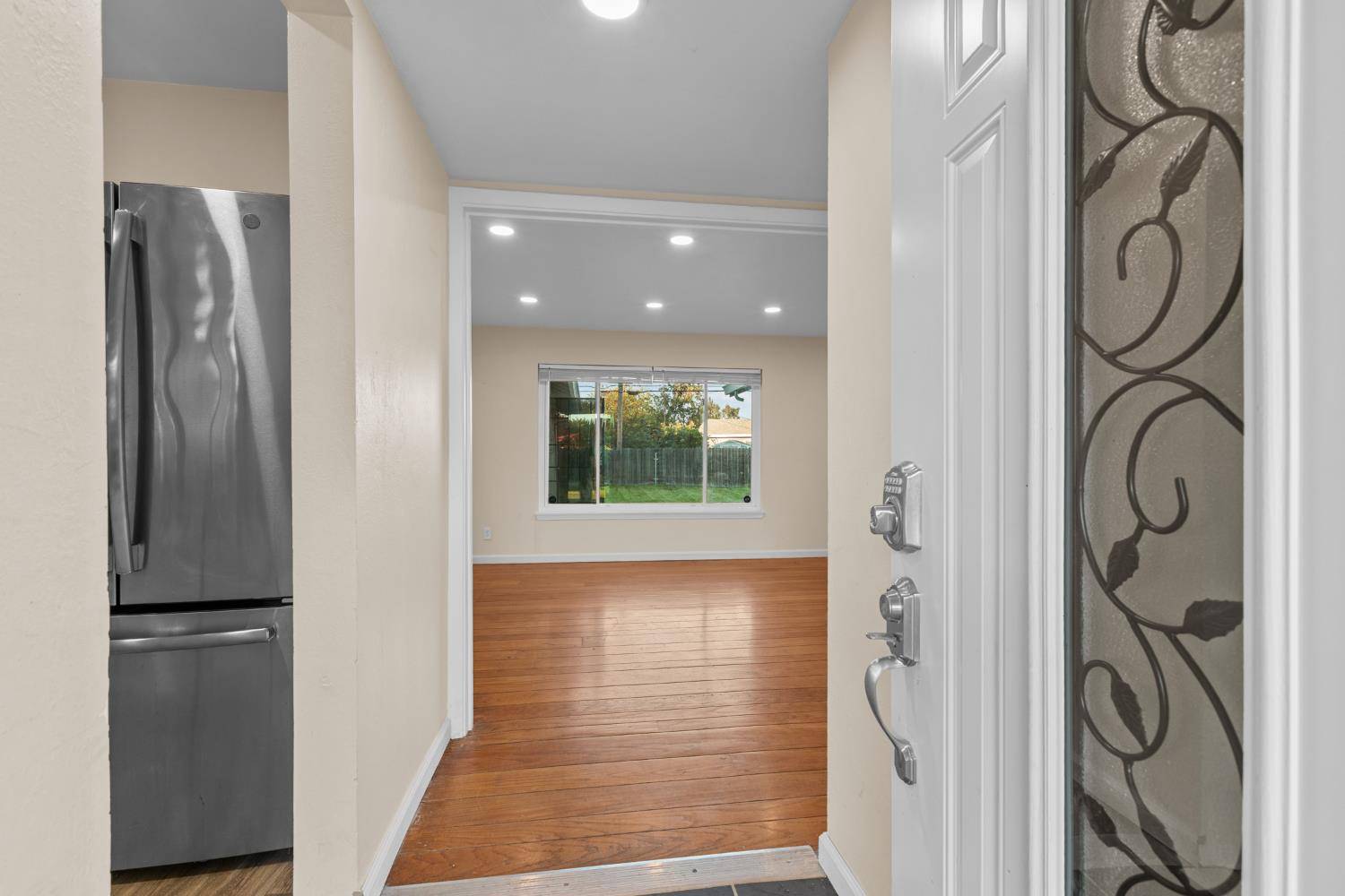 Sacramento, CA 95822,2121 Aaron WAY