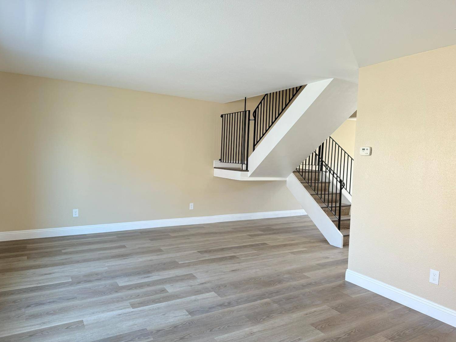 Sacramento, CA 95823,4075 Weymouth LN