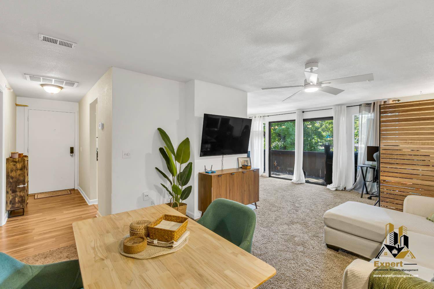 Sacramento, CA 95825,903 Fulton AVE #406