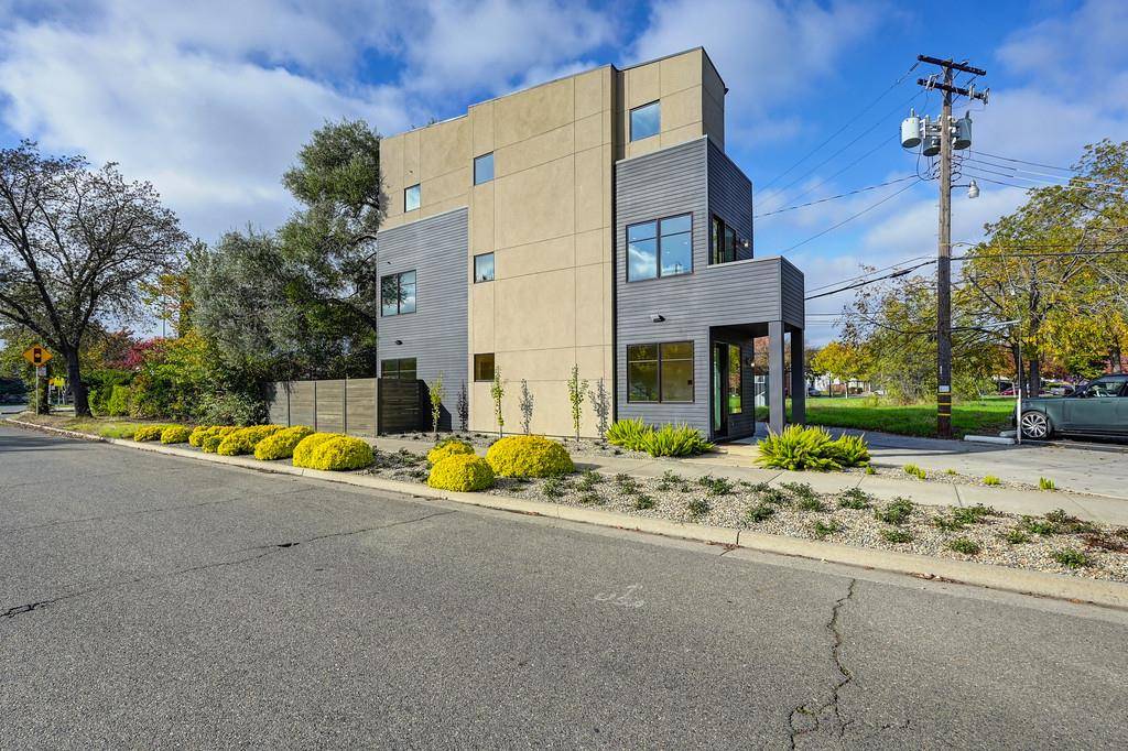 Sacramento, CA 95818,2730 Victorian ALY