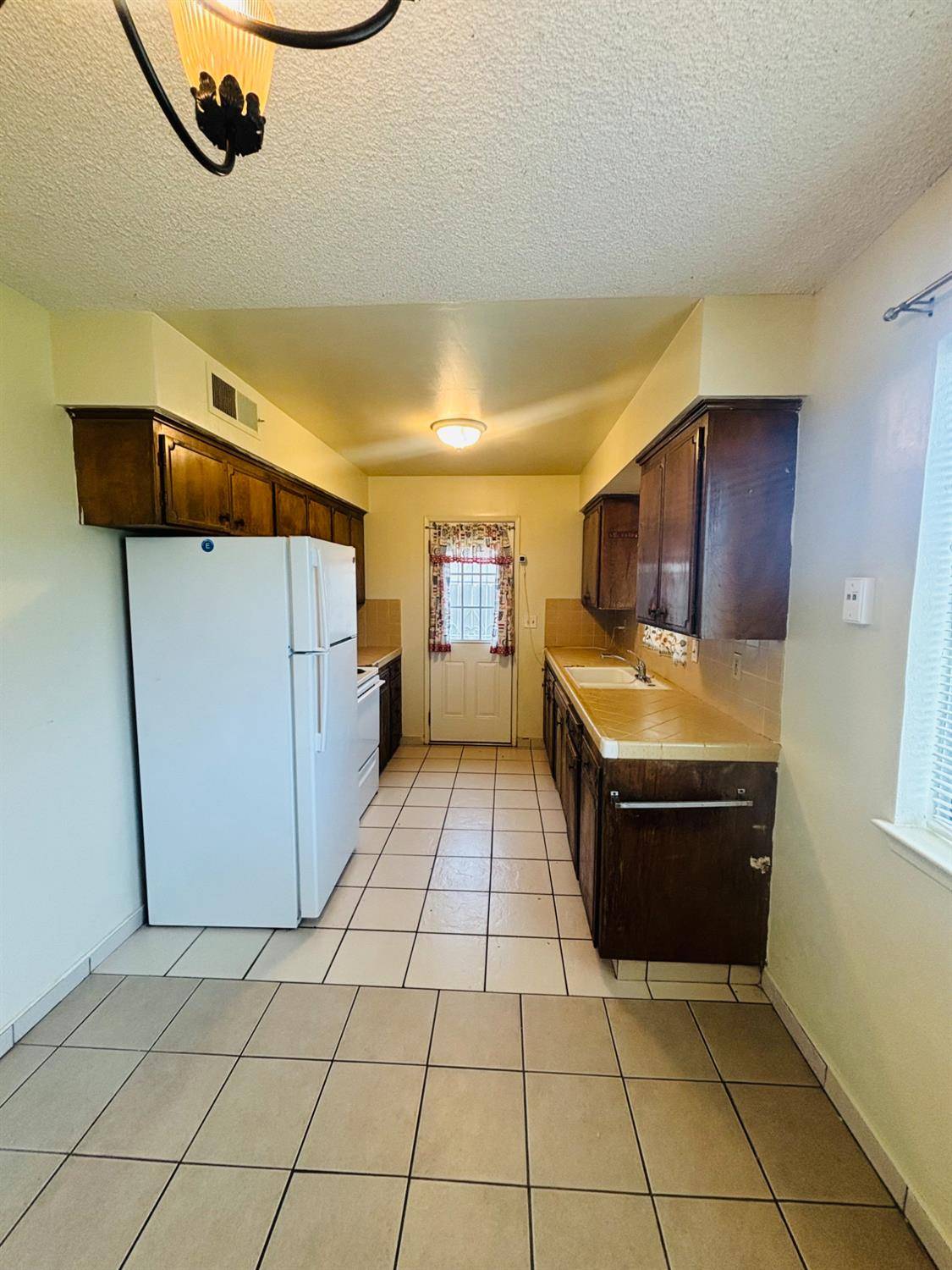 Madera, CA 93638,808 Ashlan WAY