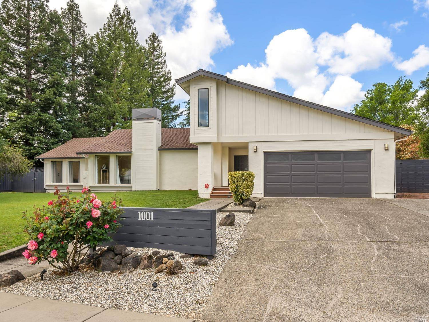 Napa, CA 94558,1001 Dezerai CT
