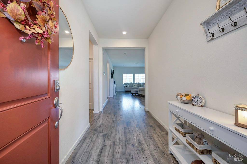 Dixon, CA 95620,690 Bluebird DR