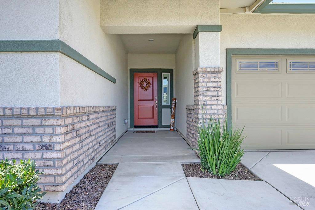 Dixon, CA 95620,690 Bluebird DR