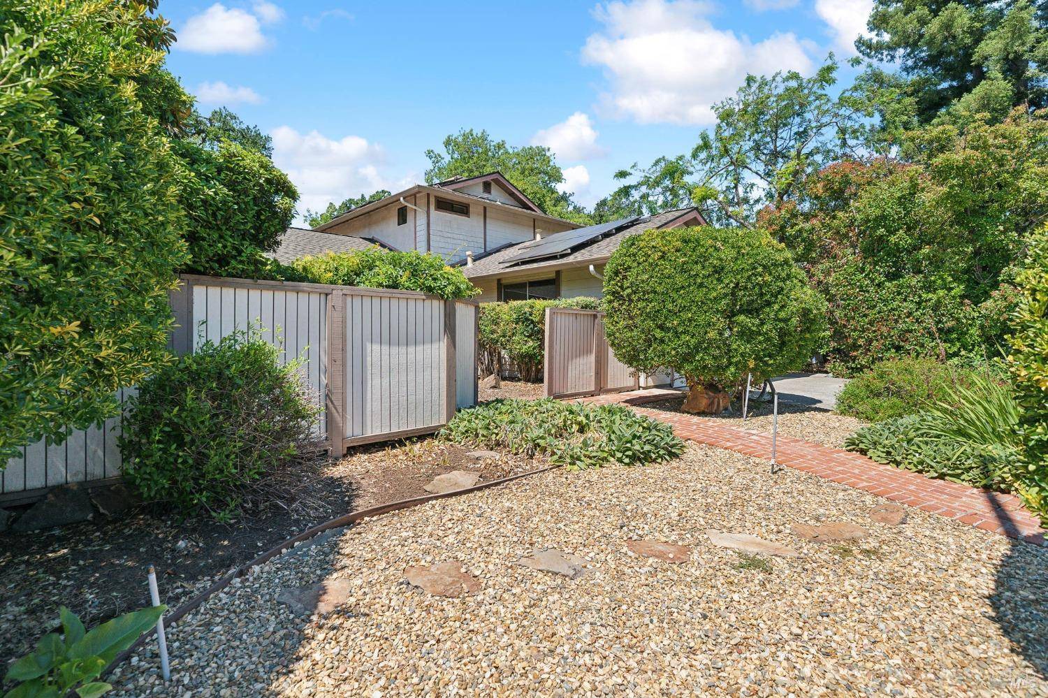 Vacaville, CA 95688,190 N Alamo DR