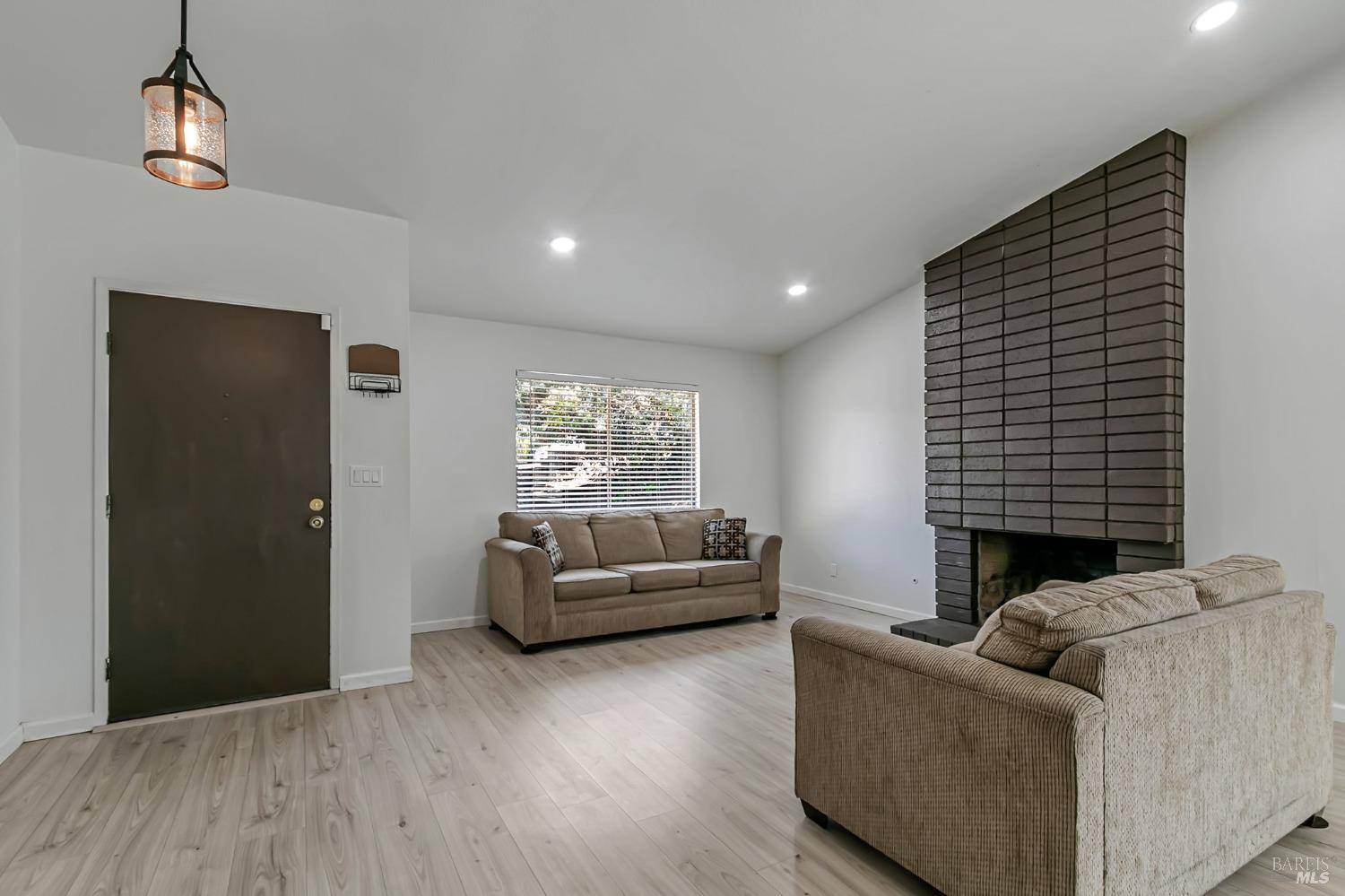 Vallejo, CA 94589,136 Evelyn CIR