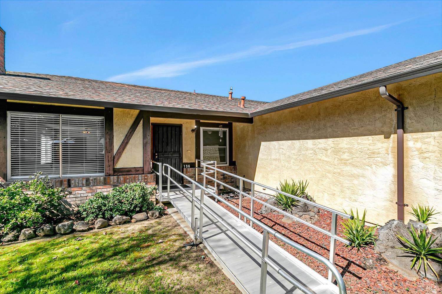 Vallejo, CA 94589,136 Evelyn CIR
