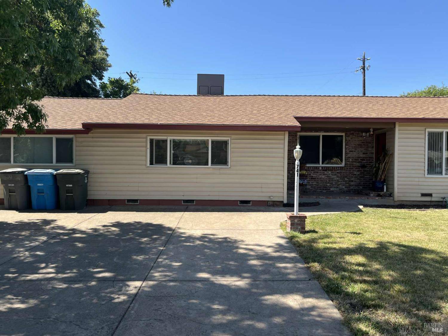 Dixon, CA 95620,741 W D ST S