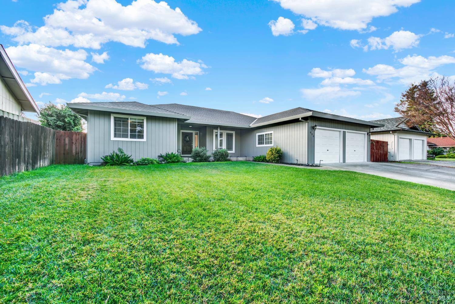 Dixon, CA 95620,925 Charity LN