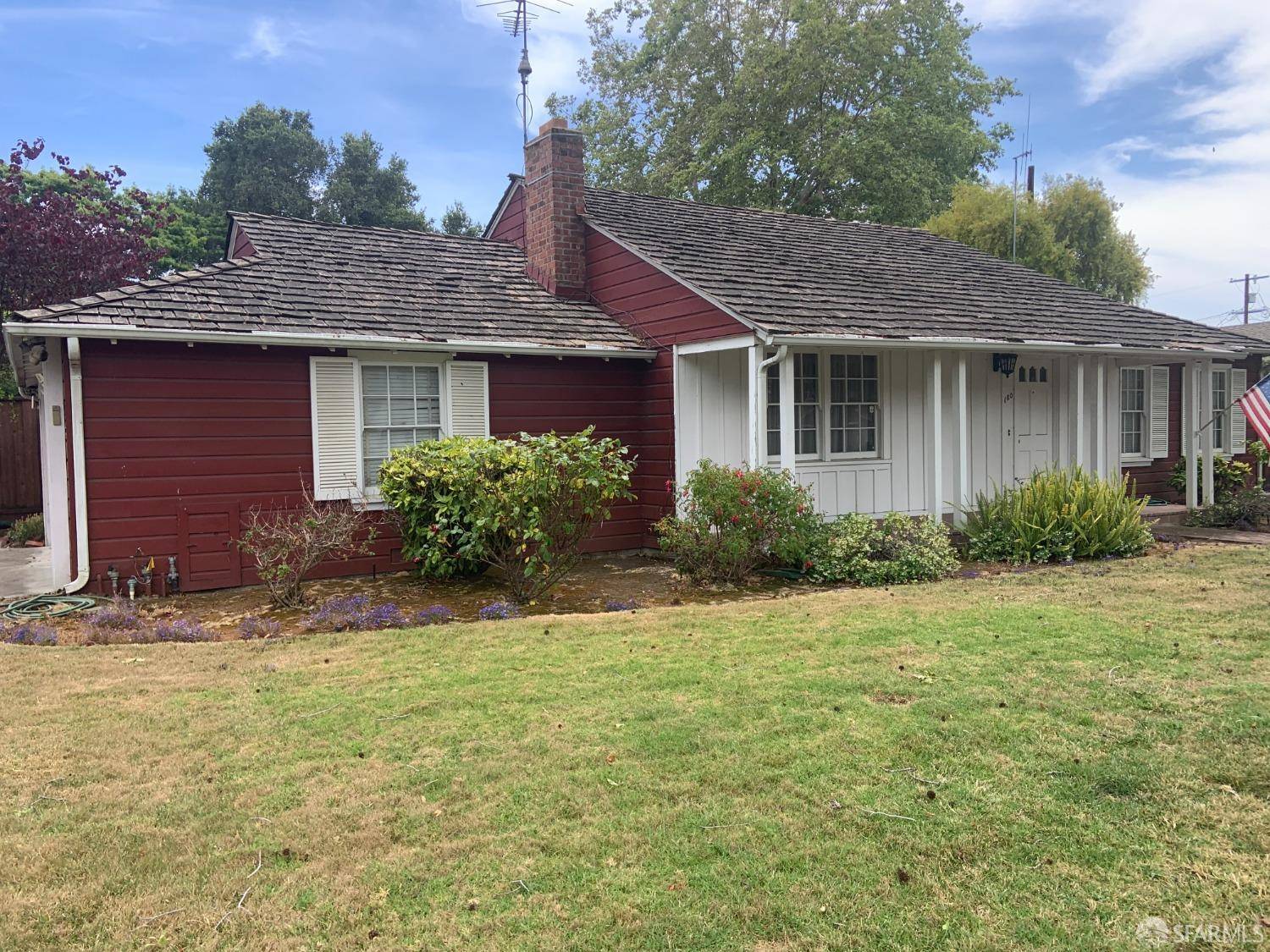 Menlo Park, CA 94025,180 Hedge RD