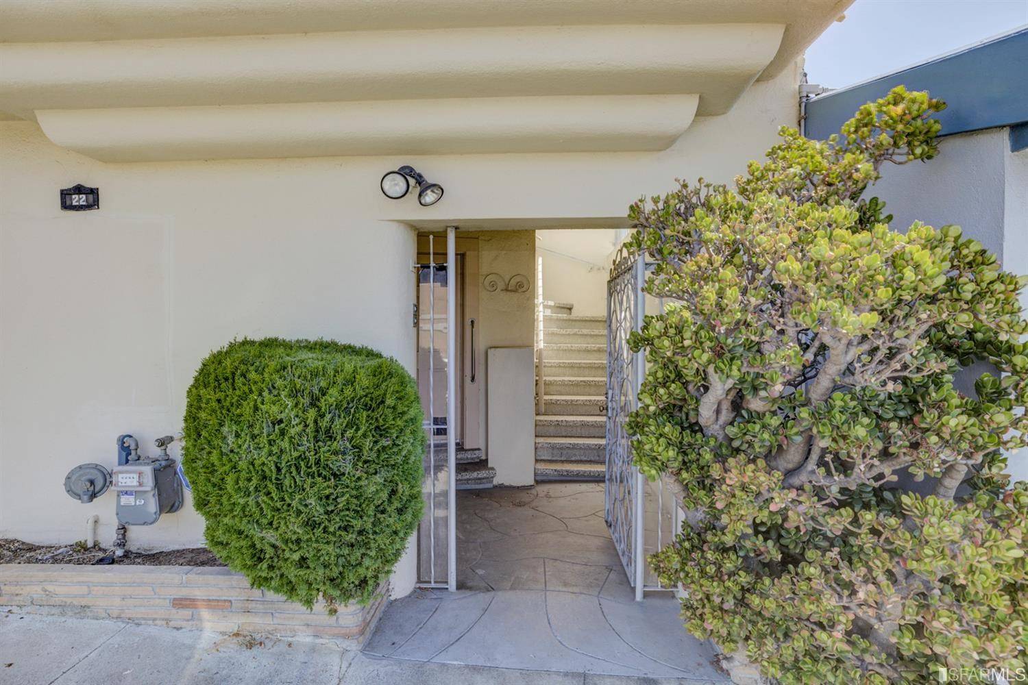 San Francisco, CA 94124,22 Bridgeview DR