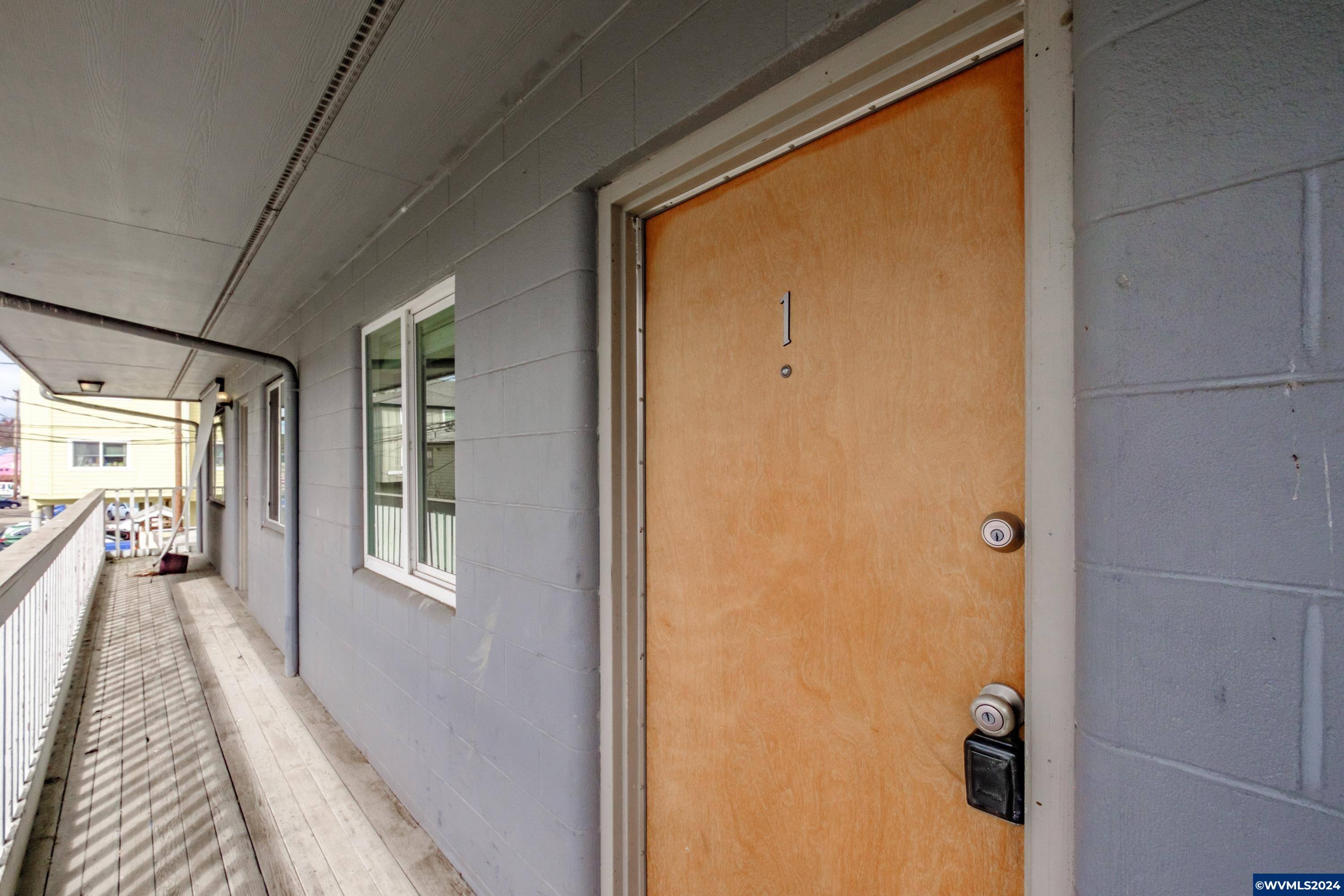 Eugene, OR 97401,255 14th (-257) Av