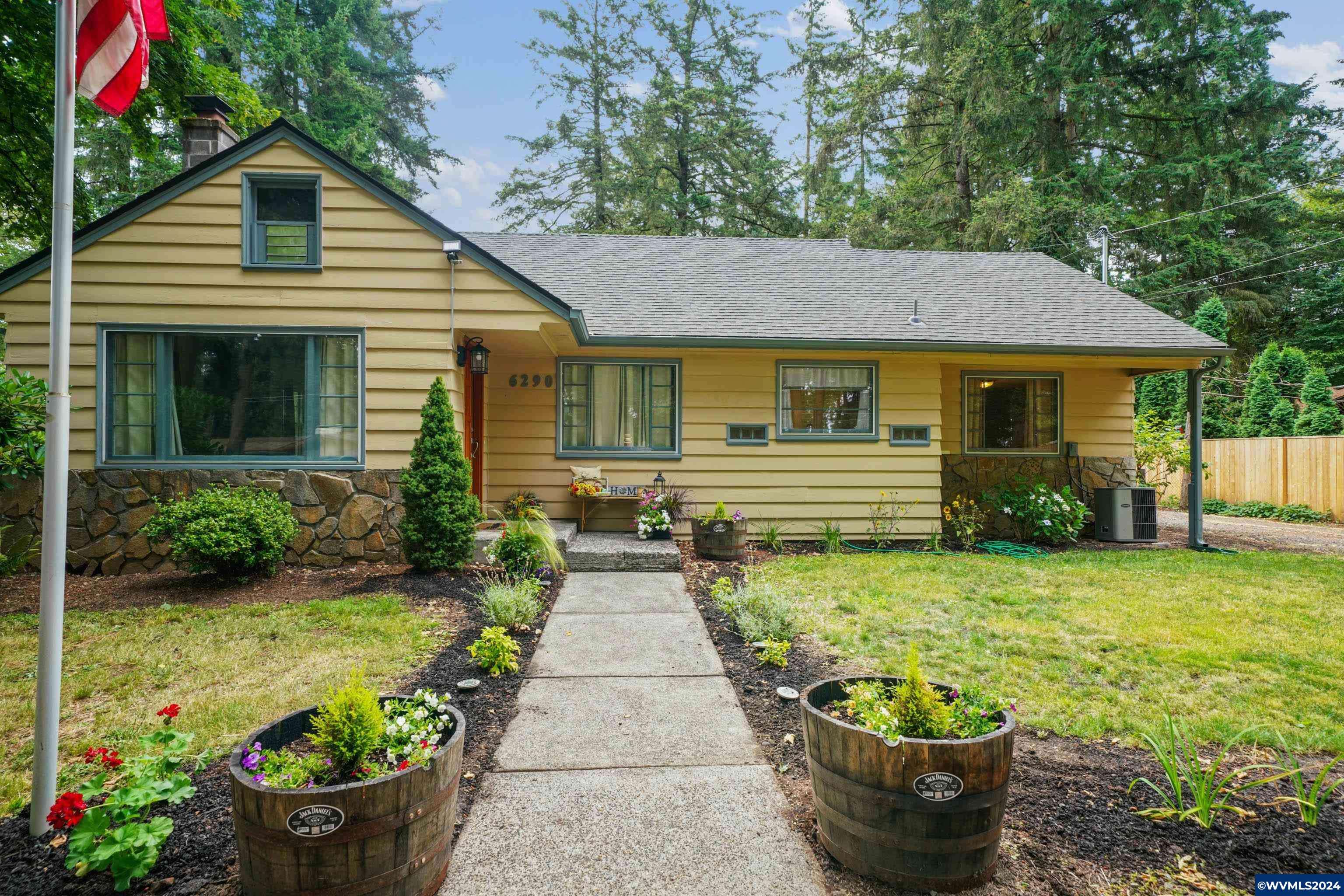Lake Oswego, OR 97035,6290 Carman Dr