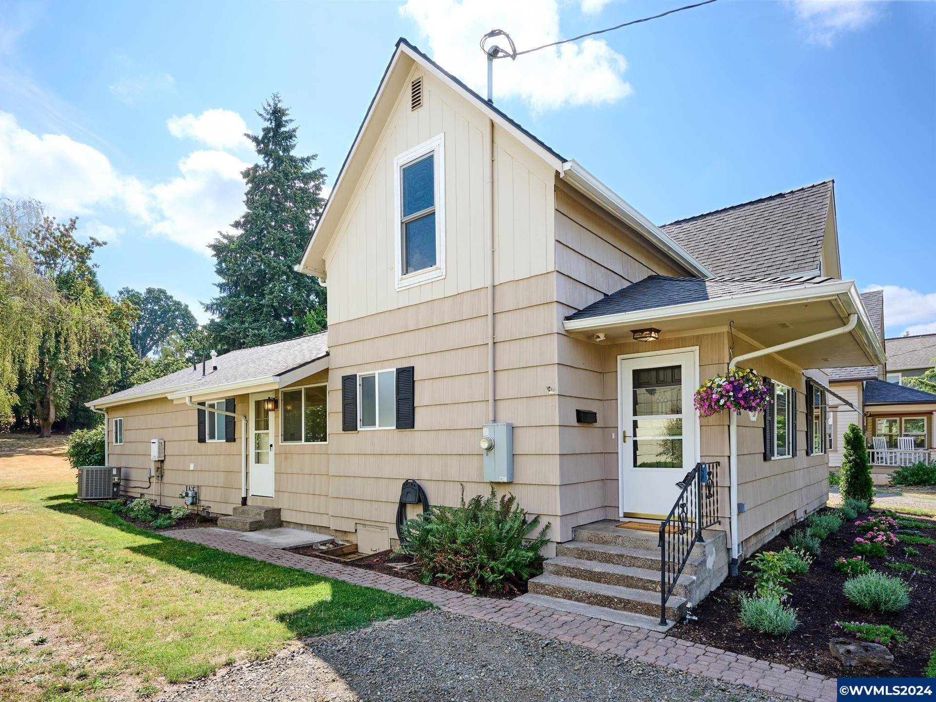 Silverton, OR 97381,328 Mill St