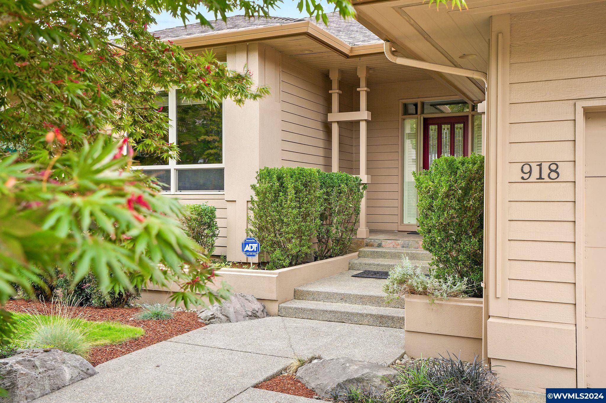 Salem, OR 97306,918 Hazeltine Av SE SE