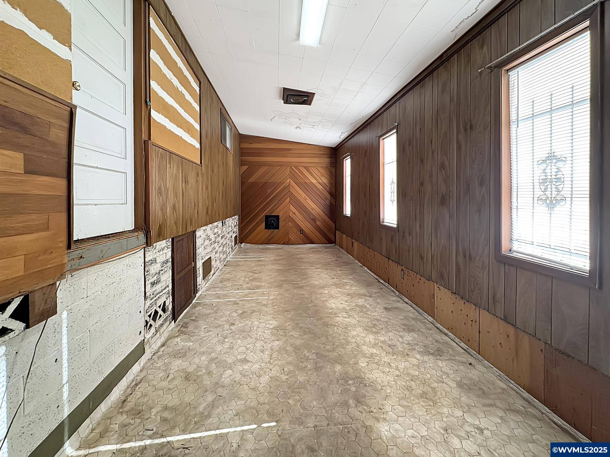 Woodburn, OR 97071,988 Cleveland St