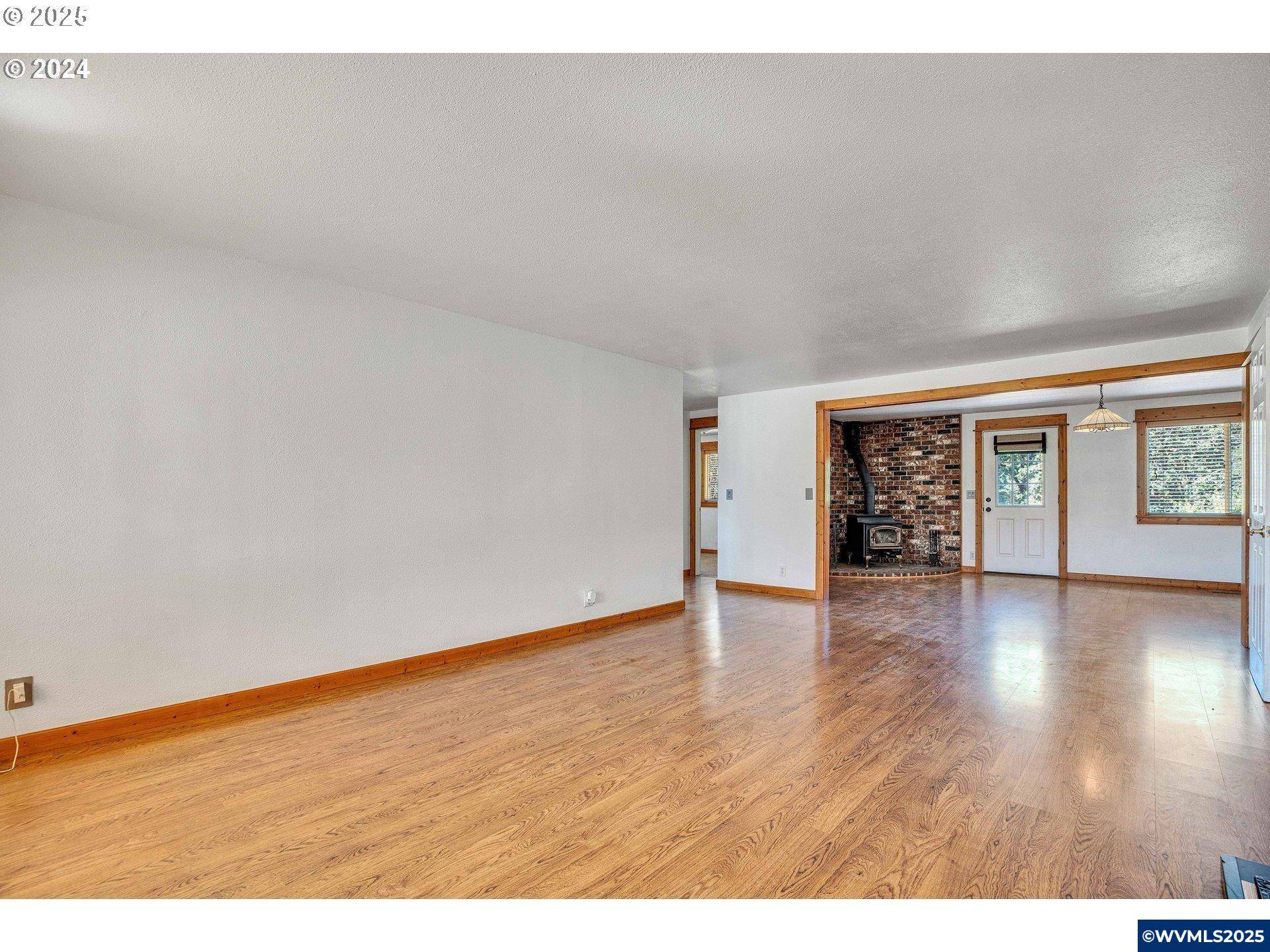 Jefferson, OR 97352,10883 Southview Lp