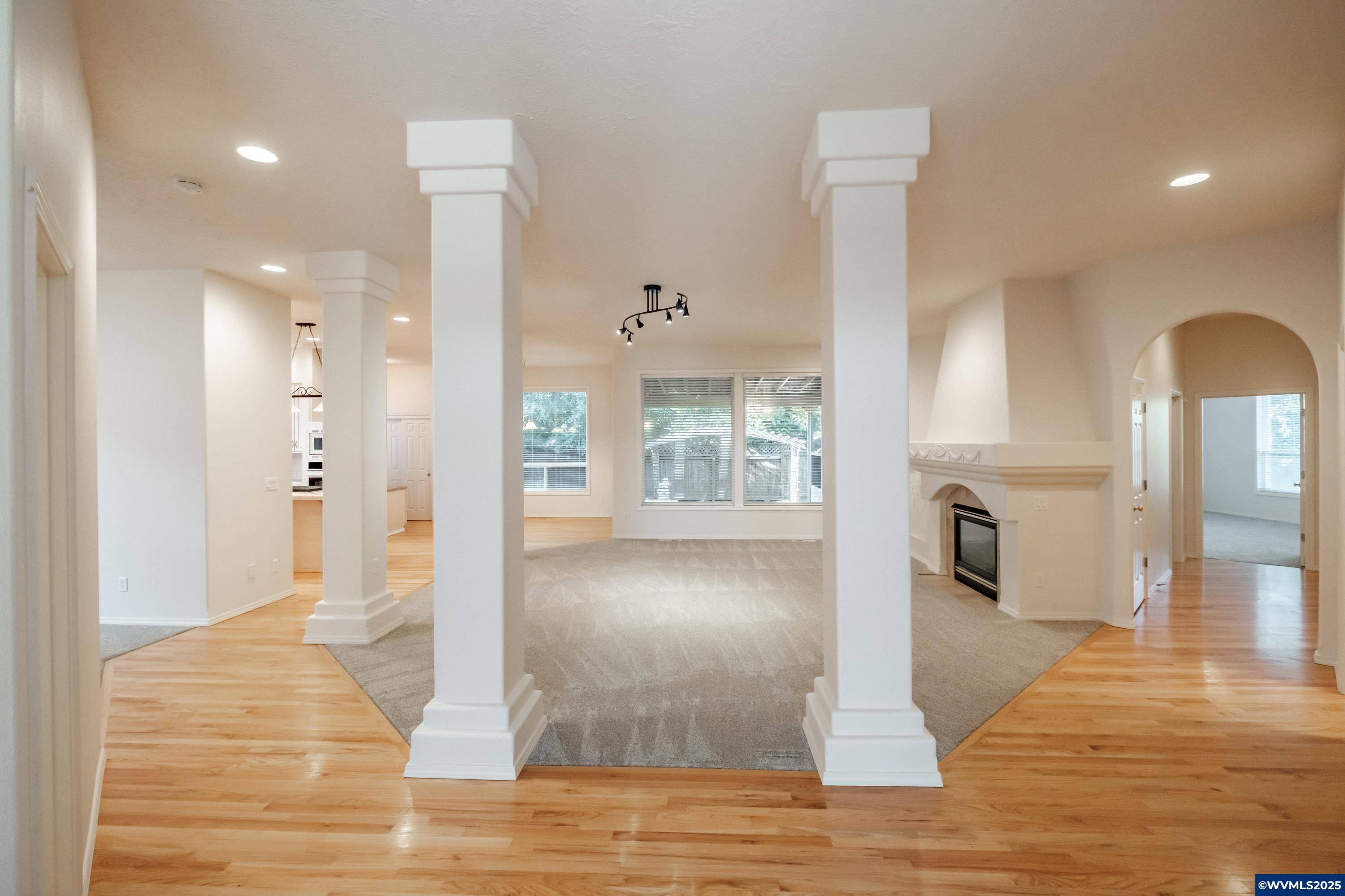 Salem, OR 97302,2067 Alex Av SE SE