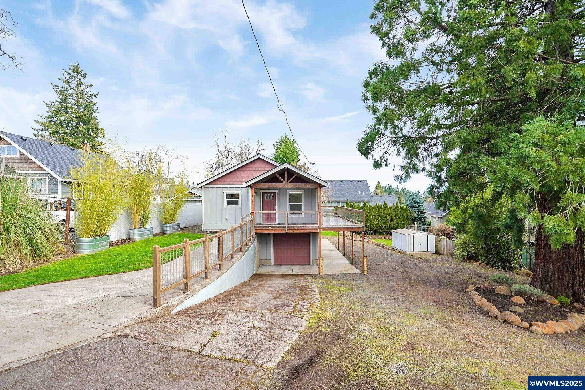 Silverton, OR 97381,827 Kent St