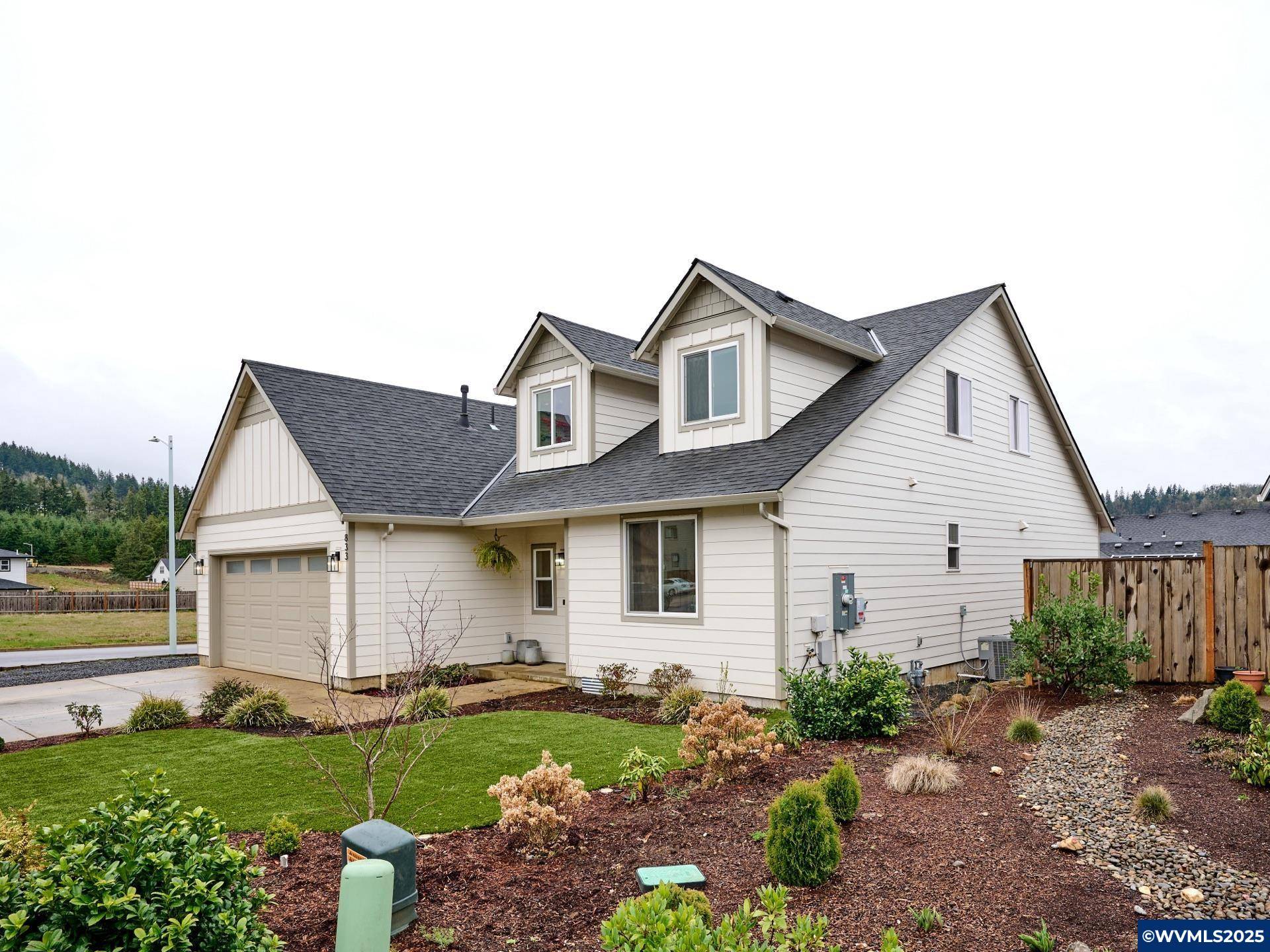 Silverton, OR 97381,833 Hawk Dr