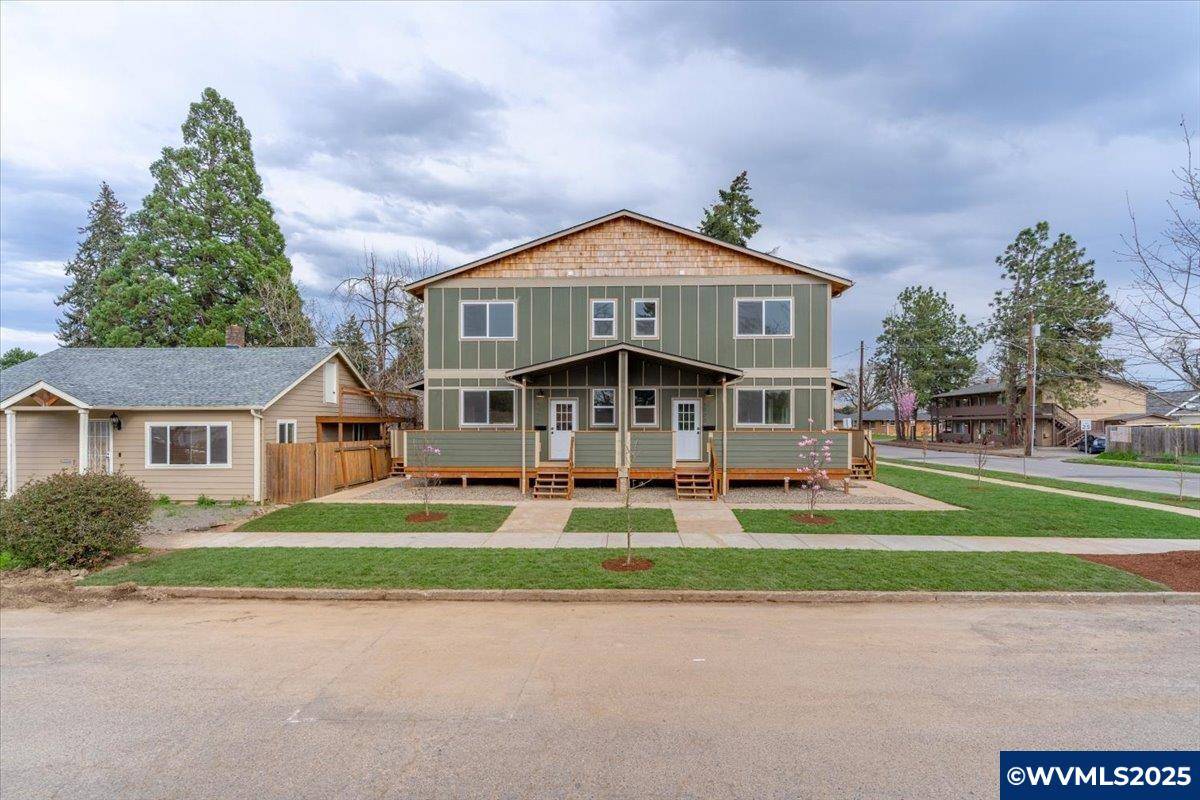 Salem, OR 97301,1094 15th St SE SE