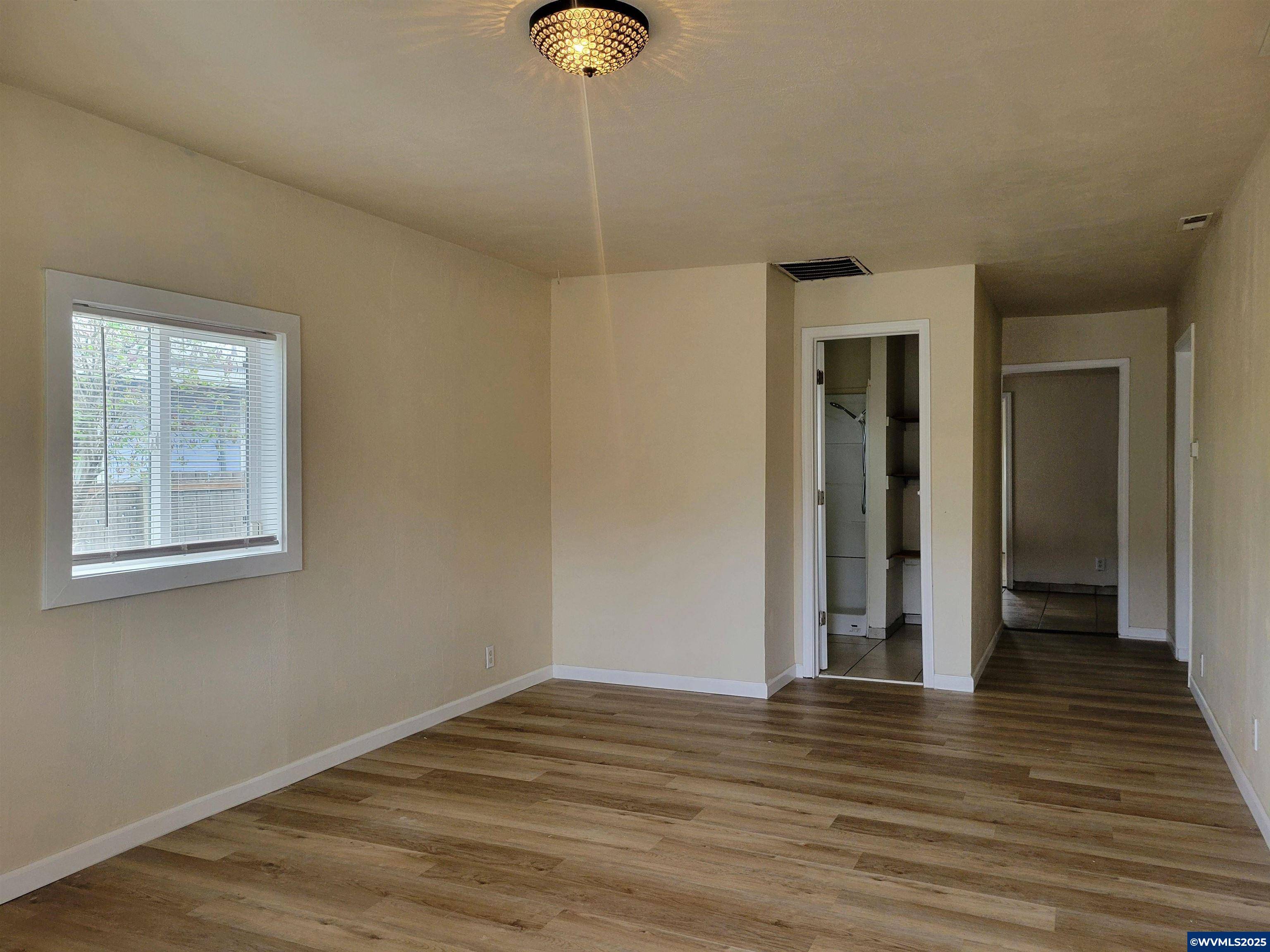 Salem, OR 97301,548 17th St SE SE